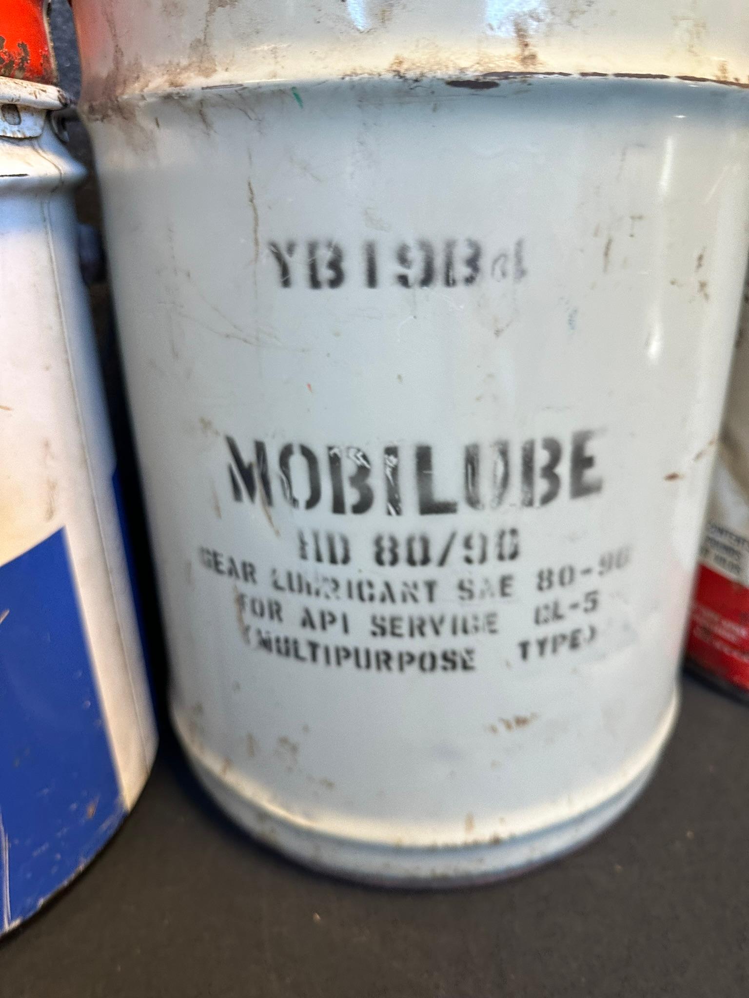 Lot 5 Vintage 50s-70s Mobil Gas Station 5 Gallon Motor Oil Can Lot