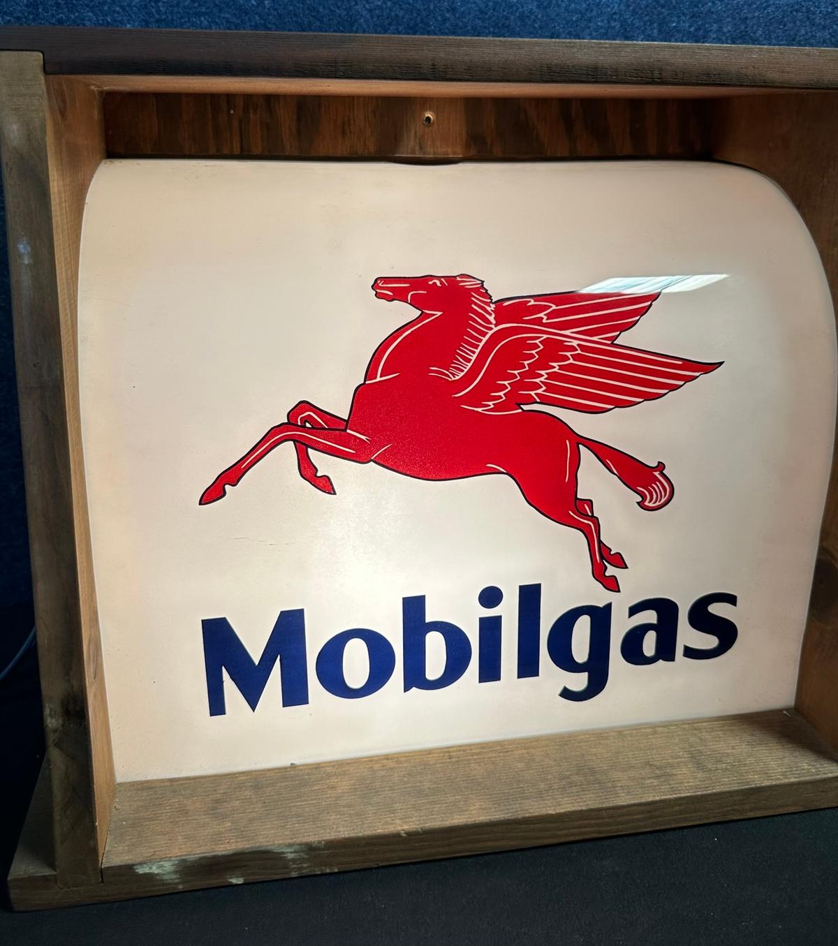 Mobilgas Mobil Oil National A38 Gas Pump Lense w/ Lighted Cabinet