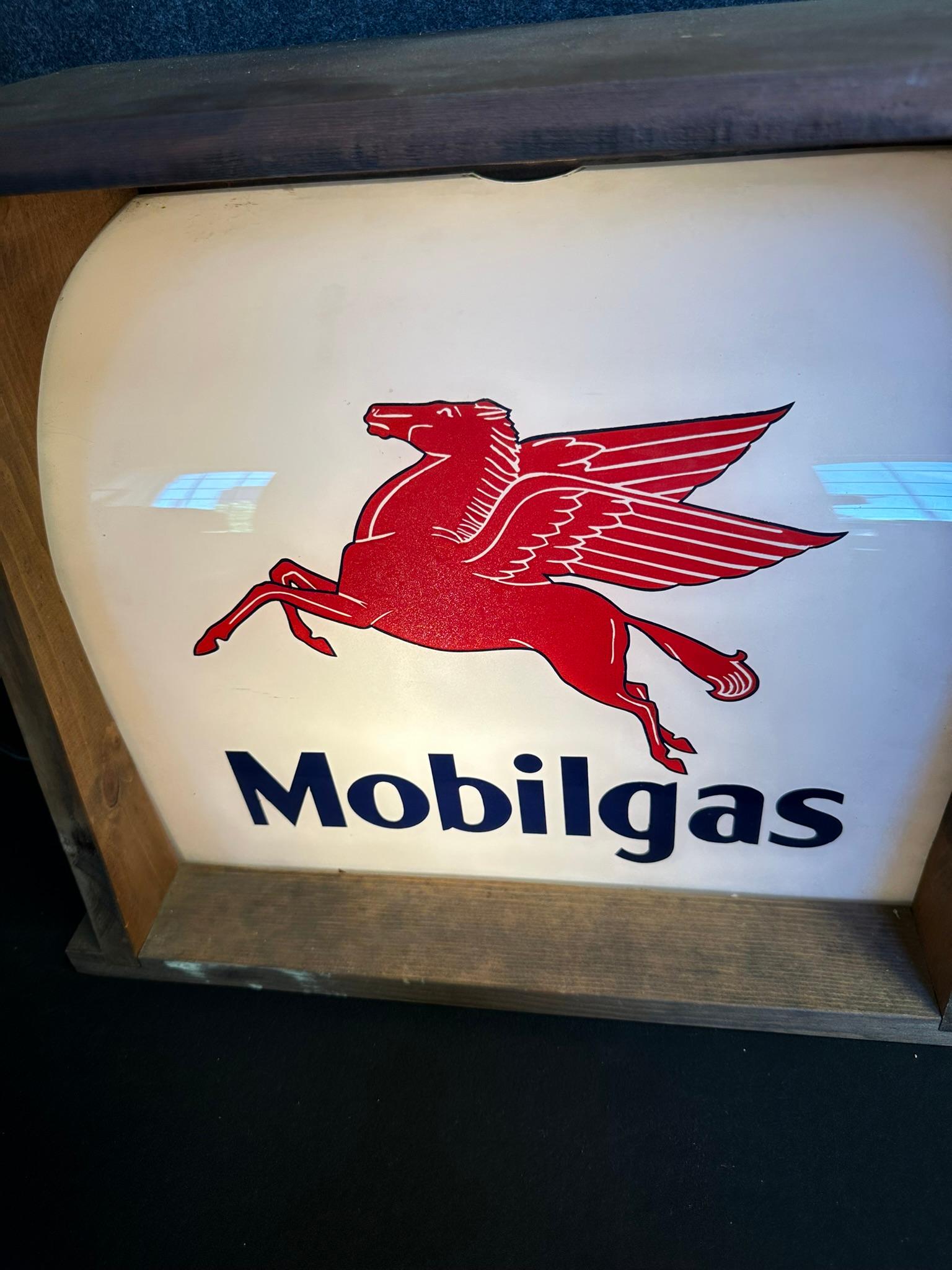 Mobilgas Mobil Oil National A38 Gas Pump Lense w/ Lighted Cabinet