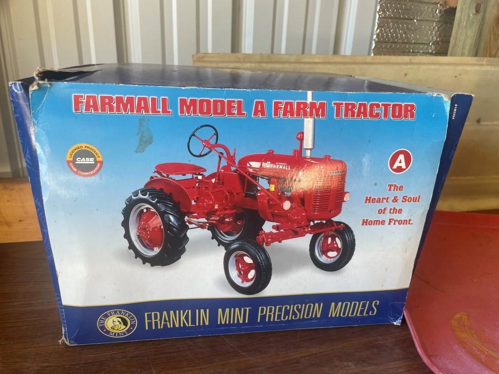 FRANKLIN MINT FARMALL A PRECISION MODEL