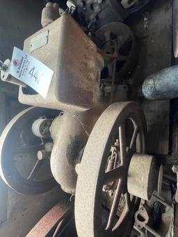 EARLY MCCORMICK DEERING M 1 1/2 HP SN A86896M