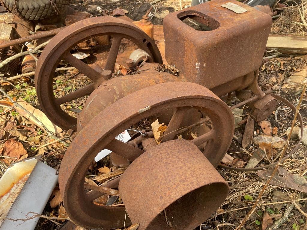 MCCORMICK DEERING M 3 HP BROKEN HOPPER