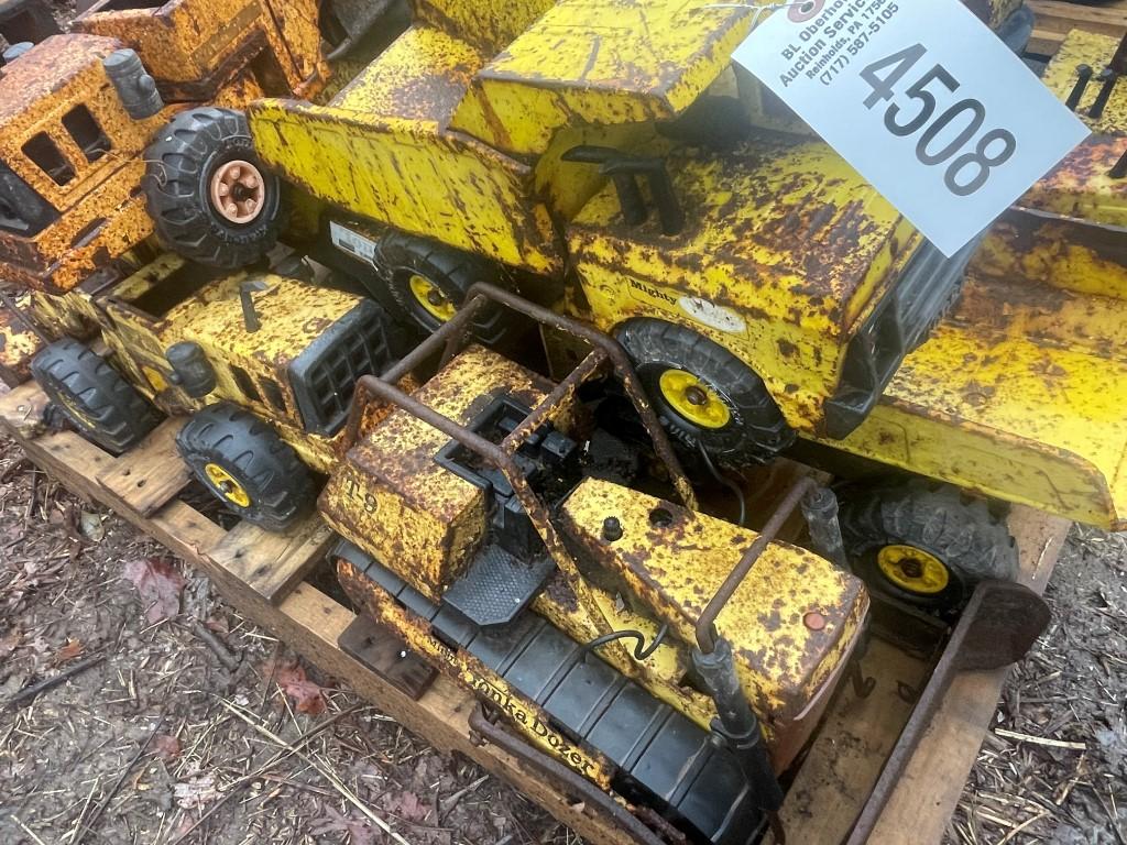 SKID LOT OF TUNKA TOYS(2) CRANES, (2) LOADERS, (4) TRUCKS, GRADER, BULL DOZER