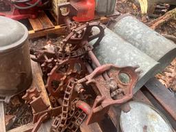 SKID LOT OF CORN PLANTER PARTS FOR IH