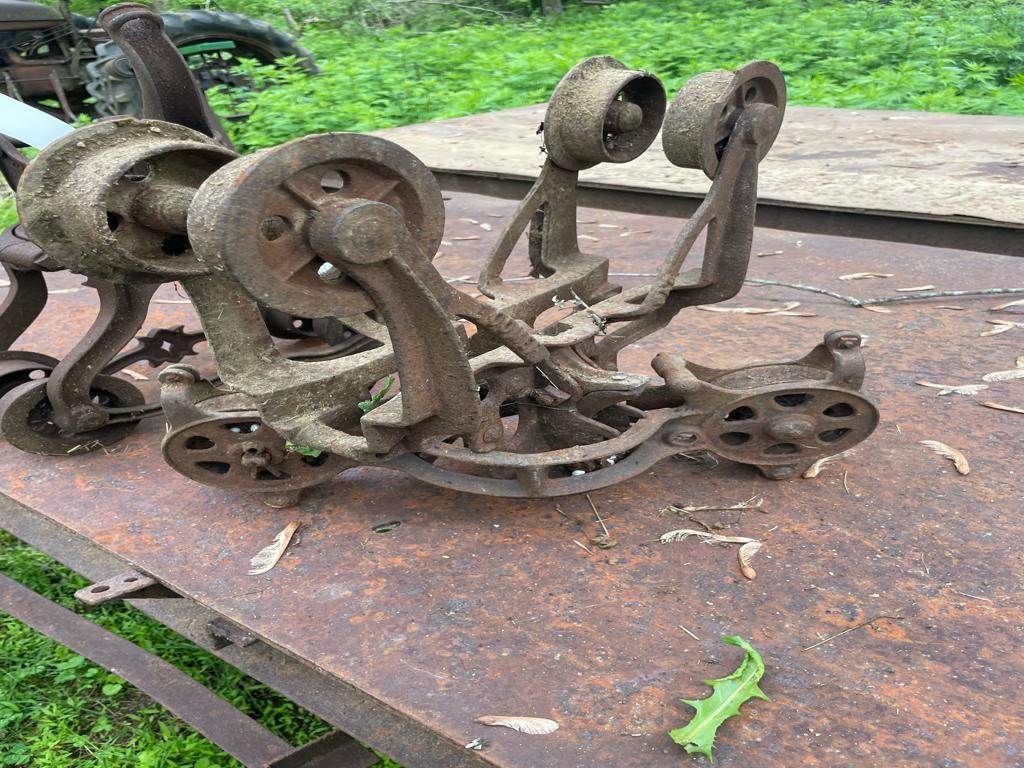 Boomer hay trolly ( we will ship this item) part loose, chipped wheel