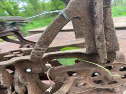 Boomer hay trolly ( we will ship this item) part loose, chipped wheel