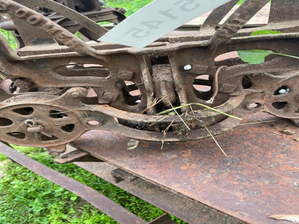 Boomer hay trolly ( we will ship this item) part loose, chipped wheel
