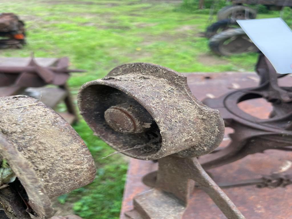Boomer hay trolly ( we will ship this item) part loose, chipped wheel
