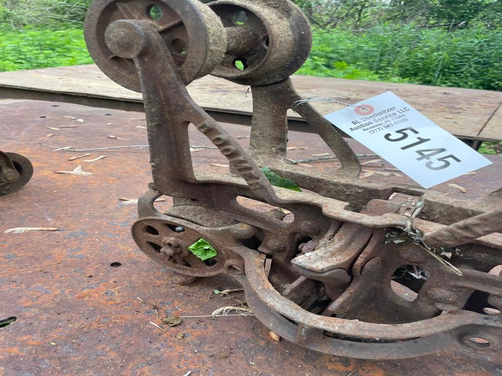 Boomer hay trolly ( we will ship this item) part loose, chipped wheel