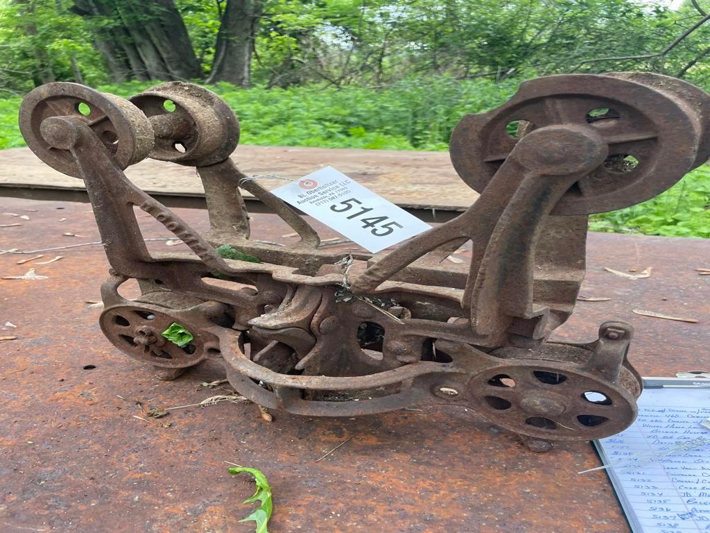 Boomer hay trolly ( we will ship this item) part loose, chipped wheel