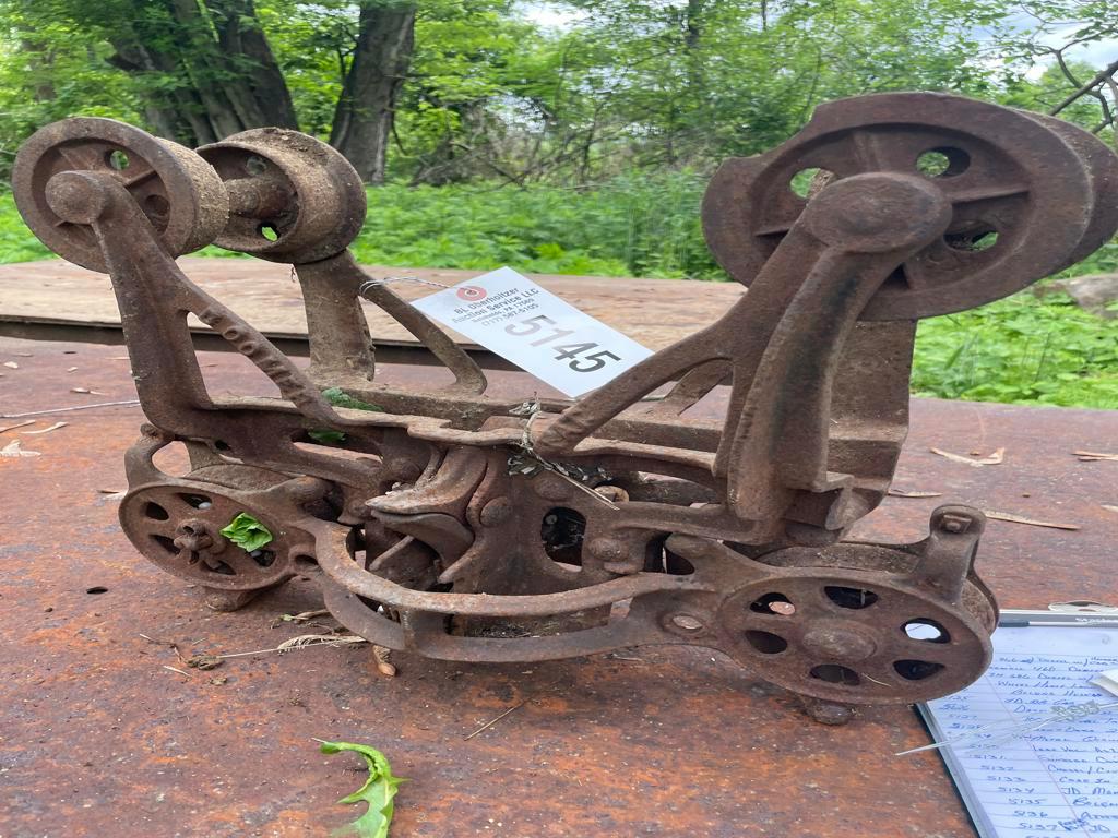 Boomer hay trolly ( we will ship this item) part loose, chipped wheel