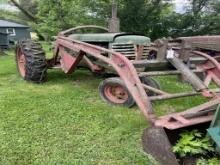 Oliver 70 Row crop w/ side sheilds, fenders, tire chains, loader as is
