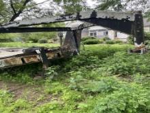 tri axle gooseneck trailer, no title, w/ 3 new axles and new rims and wheel