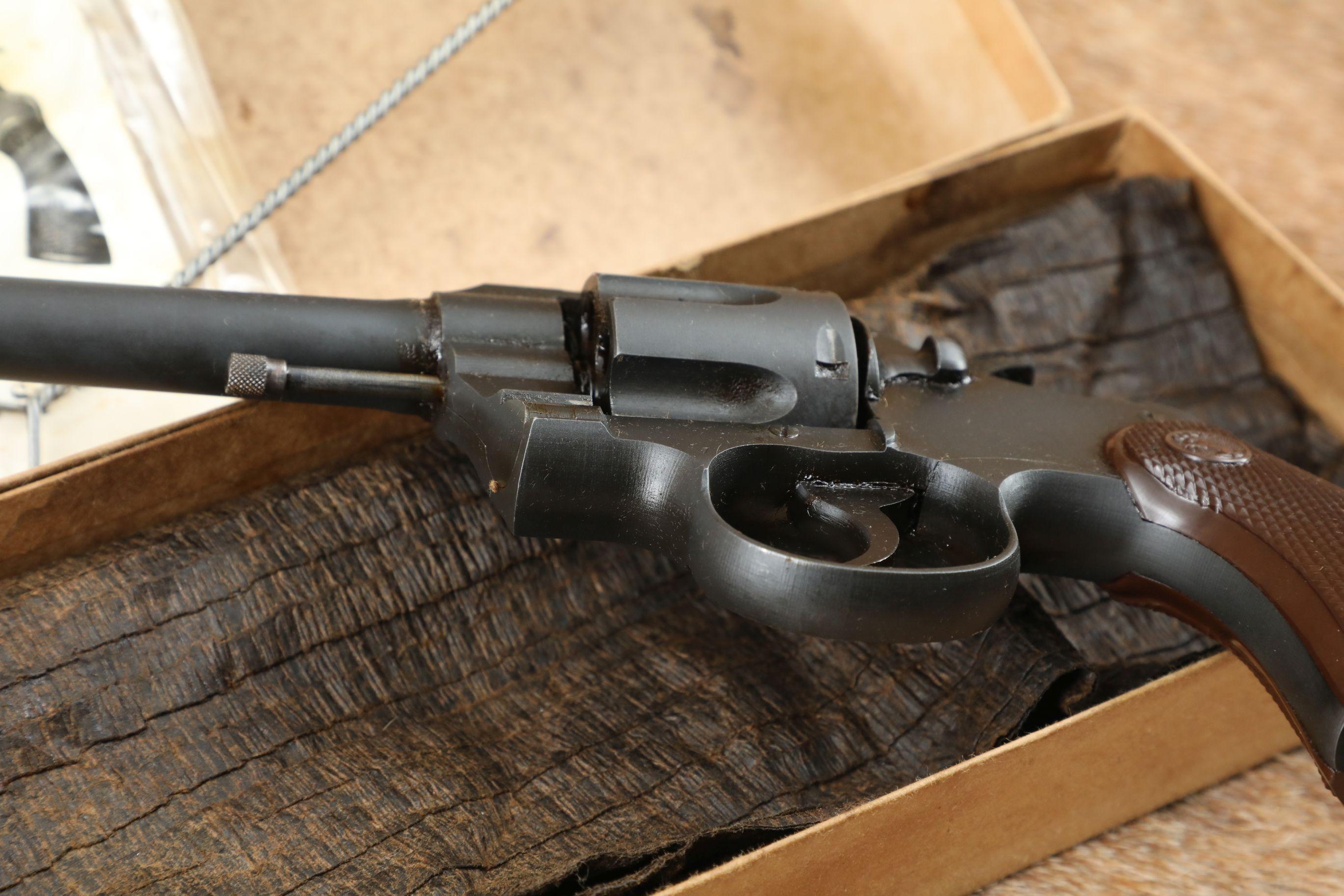 1/300 Massachusetts National Guard WWII Colt Commando 4" .38 Special Revolver & Box, 1942 C&R