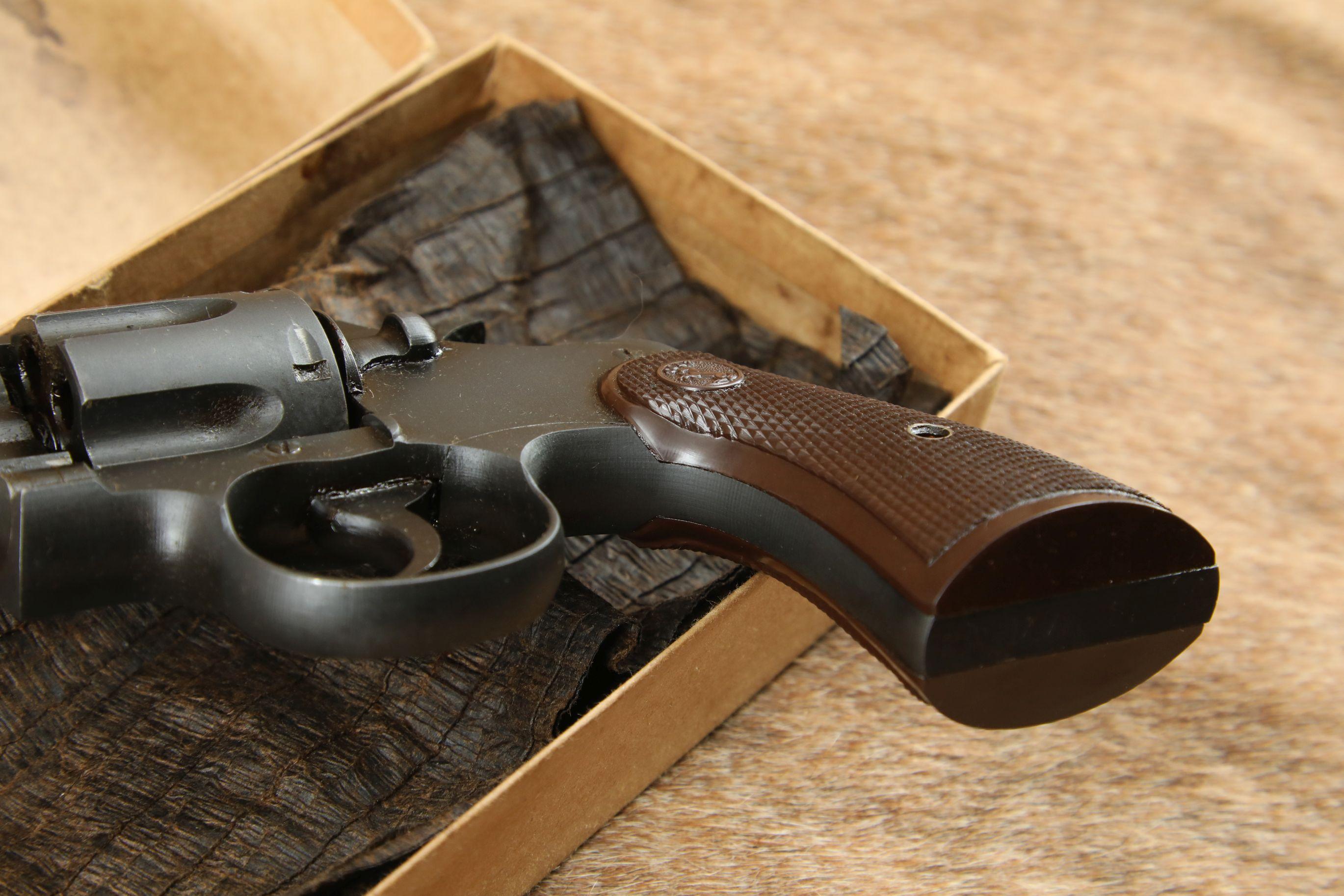 1/300 Massachusetts National Guard WWII Colt Commando 4" .38 Special Revolver & Box, 1942 C&R