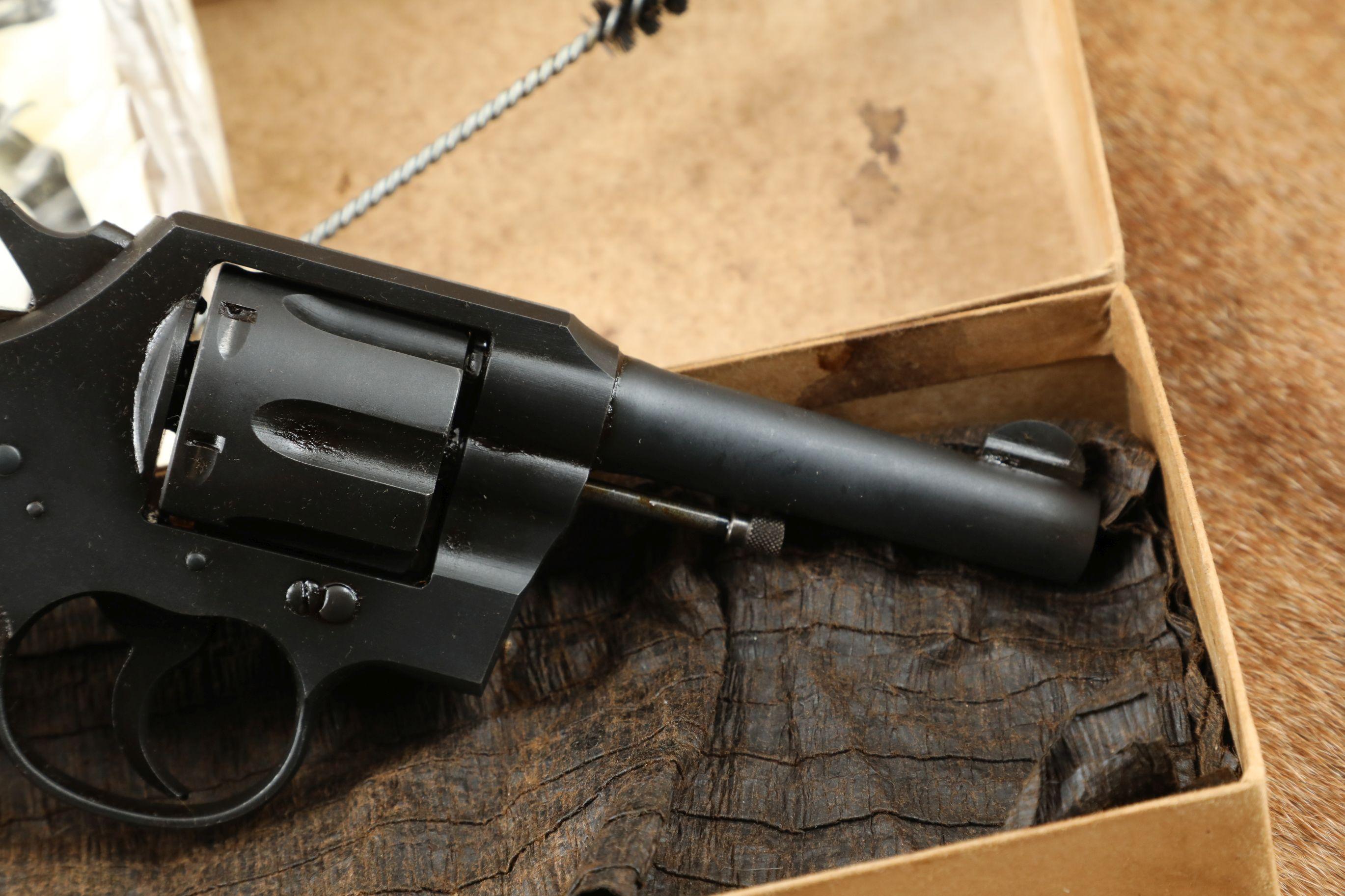 1/300 Massachusetts National Guard WWII Colt Commando 4" .38 Special Revolver & Box, 1942 C&R