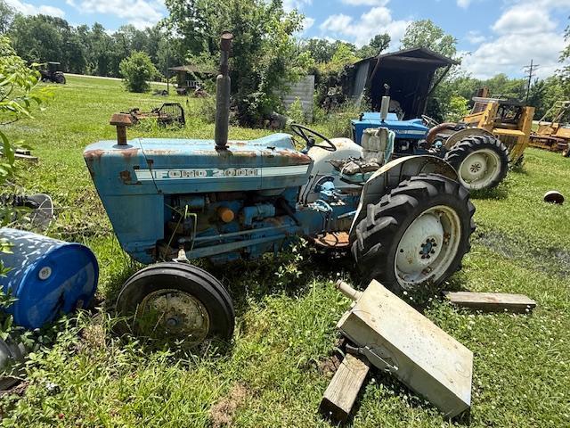 Ford 2000 Tractor