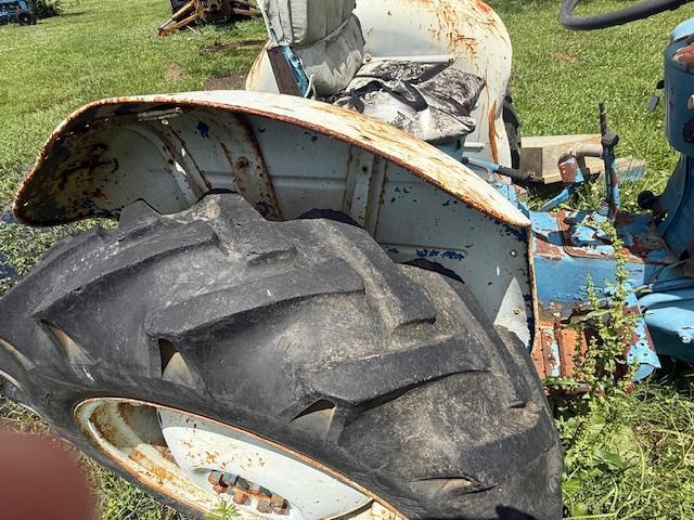 Ford 2000 Tractor