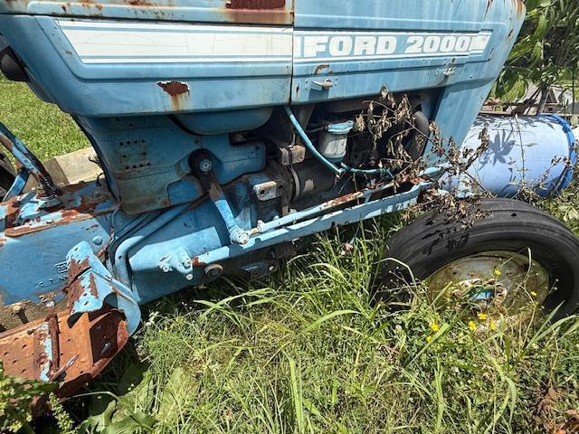 Ford 2000 Tractor