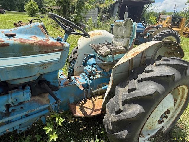 Ford 2000 Tractor