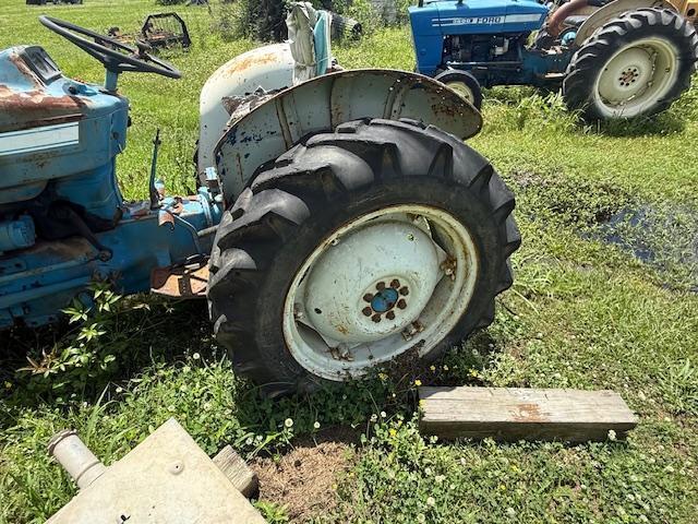 Ford 2000 Tractor