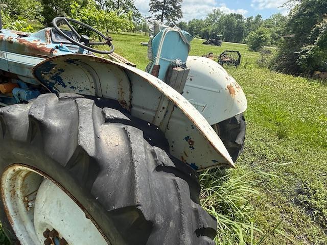 Ford 2000 Tractor