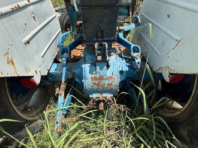 Ford 2000 Tractor