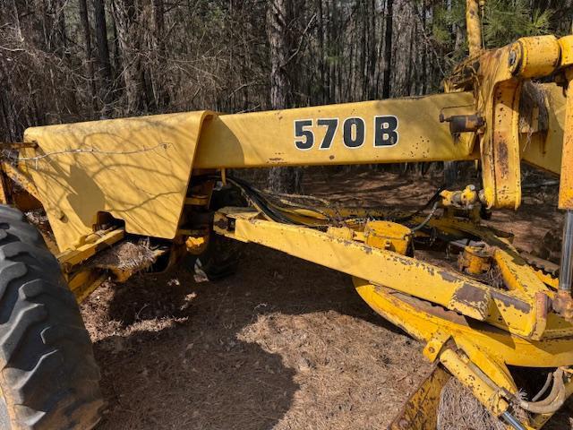 John Deere 570B