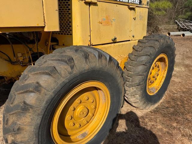 John Deere 570B