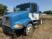2000 Volvo VNM - INOPERABLE!!