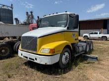 2000 Volvo VNM - INOPERABLE!!
