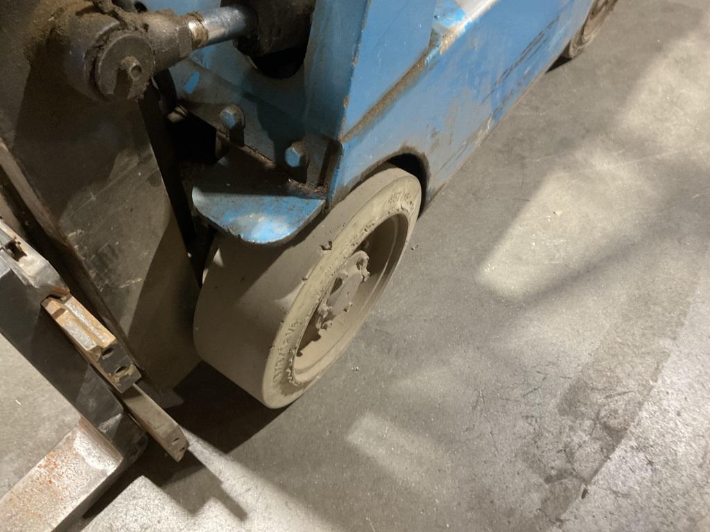 CATERPILLAR FORKLIFT