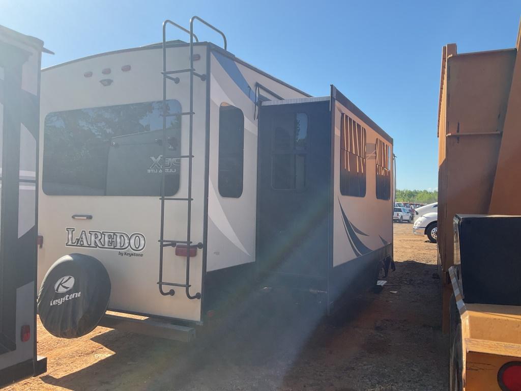 2017 LAREDO 5TH WHEEL CAMPER