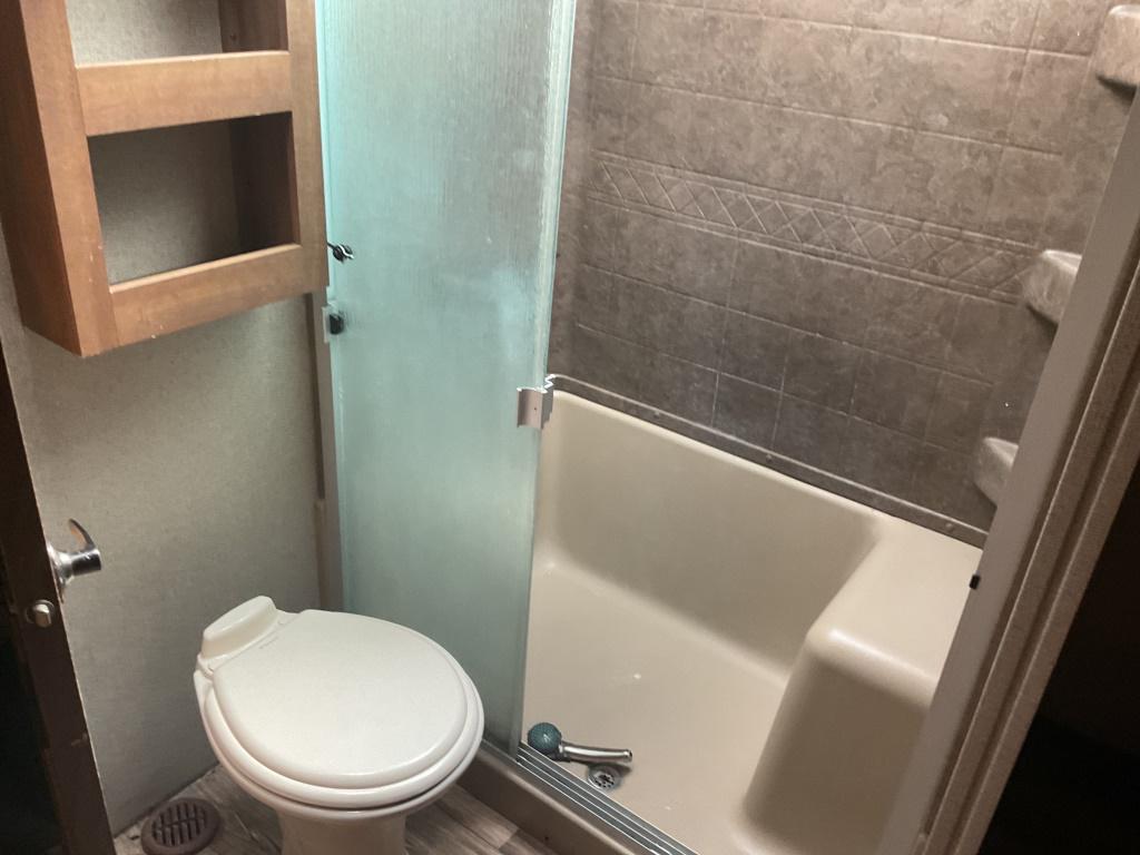 2017 LAREDO 5TH WHEEL CAMPER
