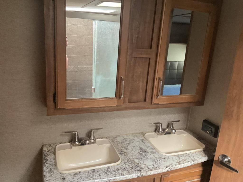 2017 LAREDO 5TH WHEEL CAMPER
