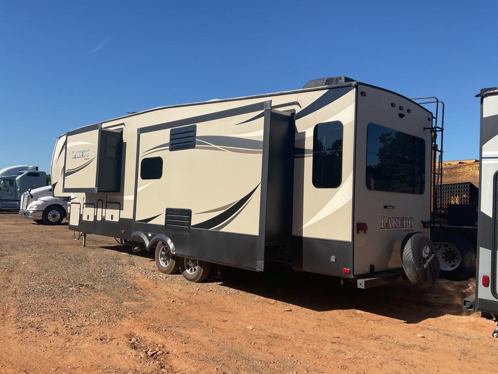 2017 LAREDO 5TH WHEEL CAMPER