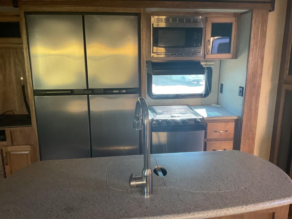 2017 LAREDO 5TH WHEEL CAMPER