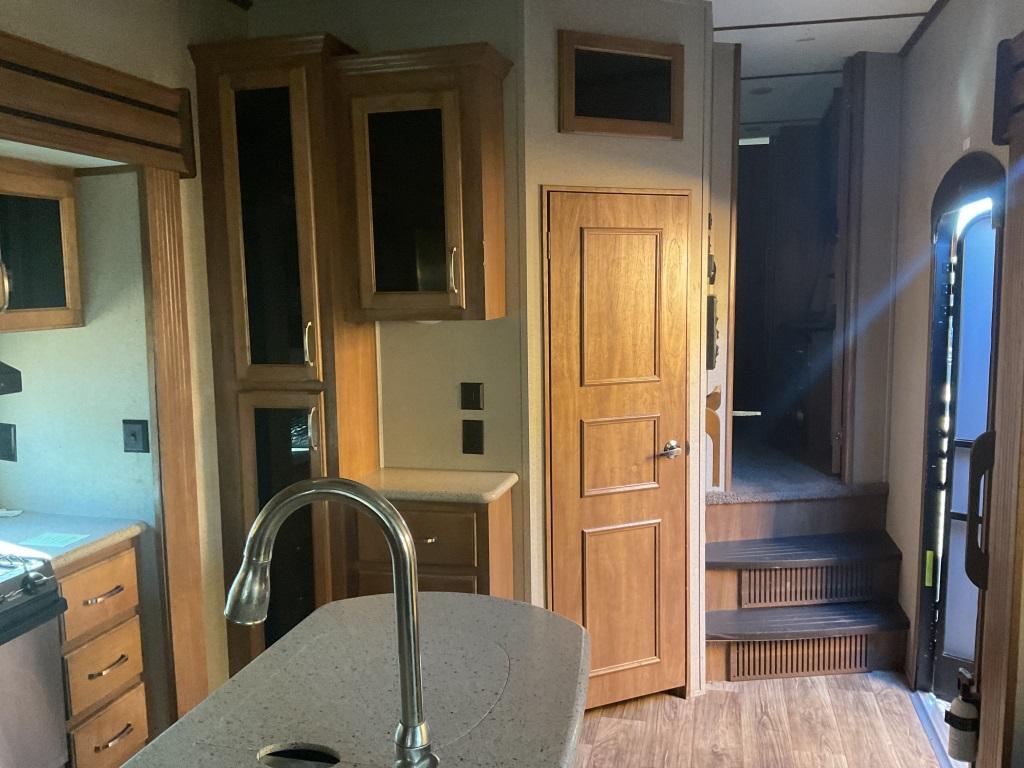 2017 LAREDO 5TH WHEEL CAMPER