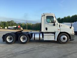 FRIEGHTLINER CASCADIA DAYCAB