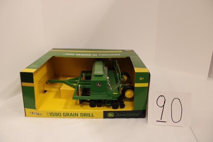Ertl/ 1/16th scale/ 2002 John Deere 1590 Grain Drill