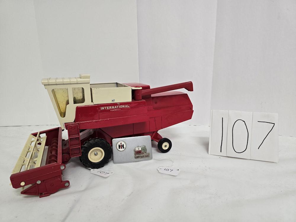 Ertl IH combine no box good condition with IH combine belt buckle