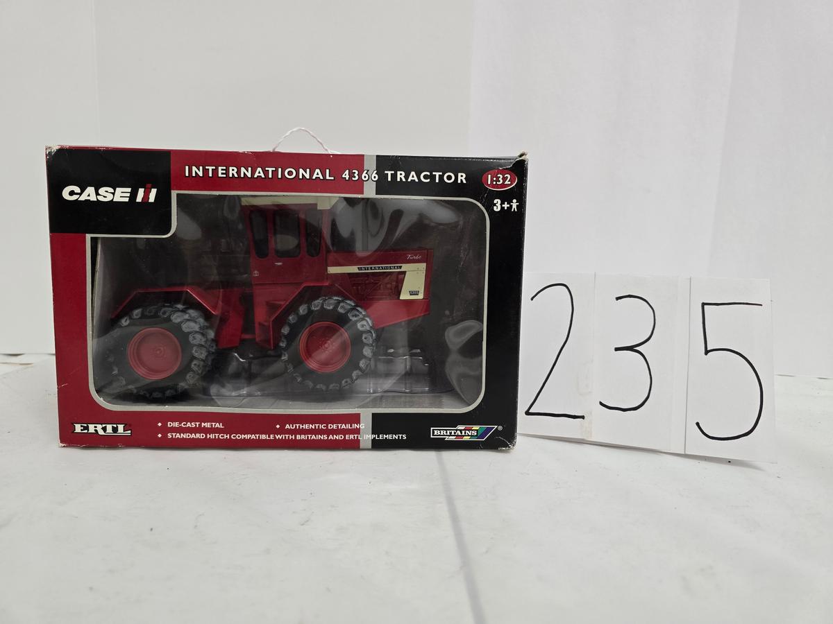 Ertl Britains caseIH 4366 turbo tractor #14570  1/32 scale box in good condition