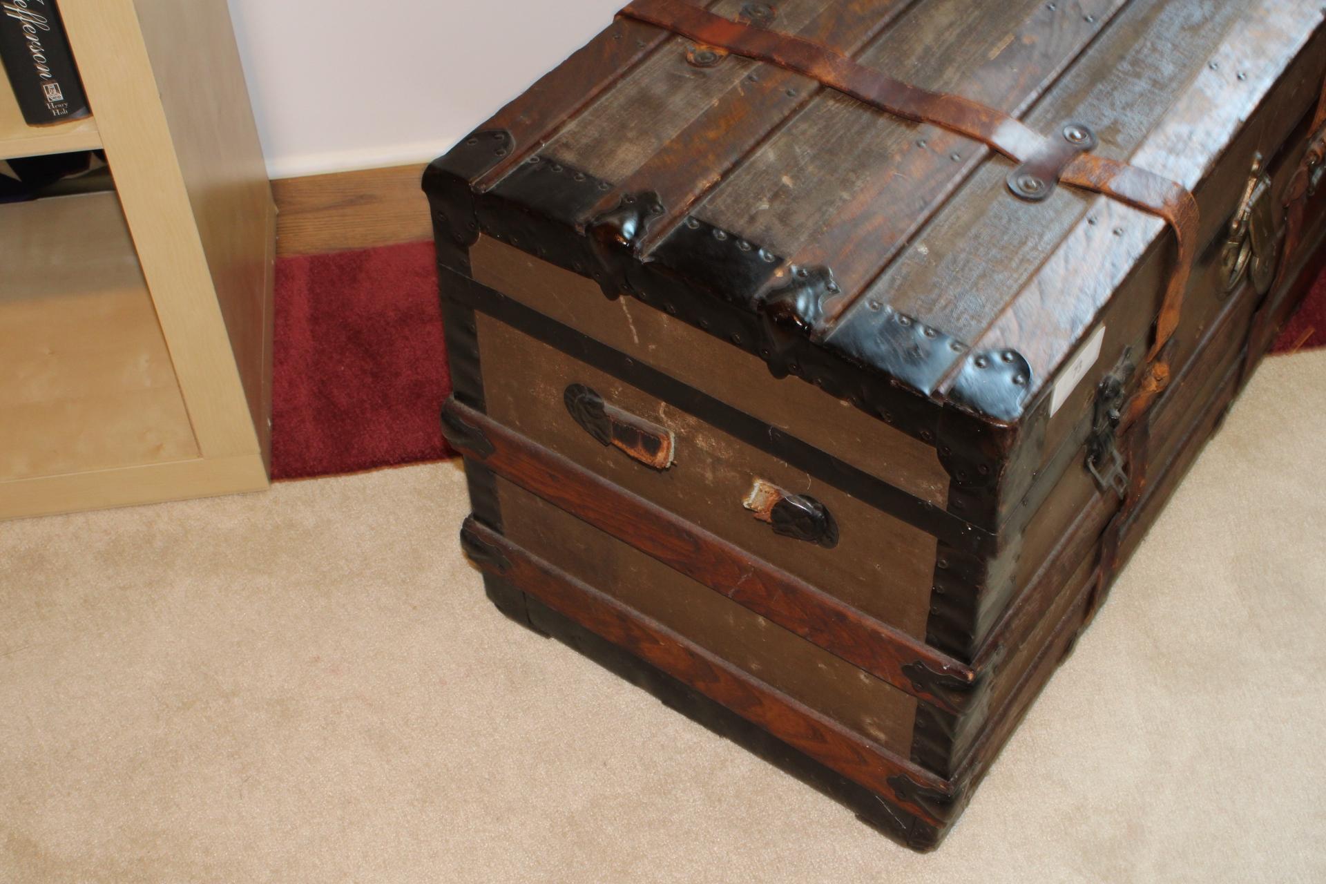 Vintage Yale and Towne Manufacturing Co., Wooden Chest with leather straps. Includes insert organize