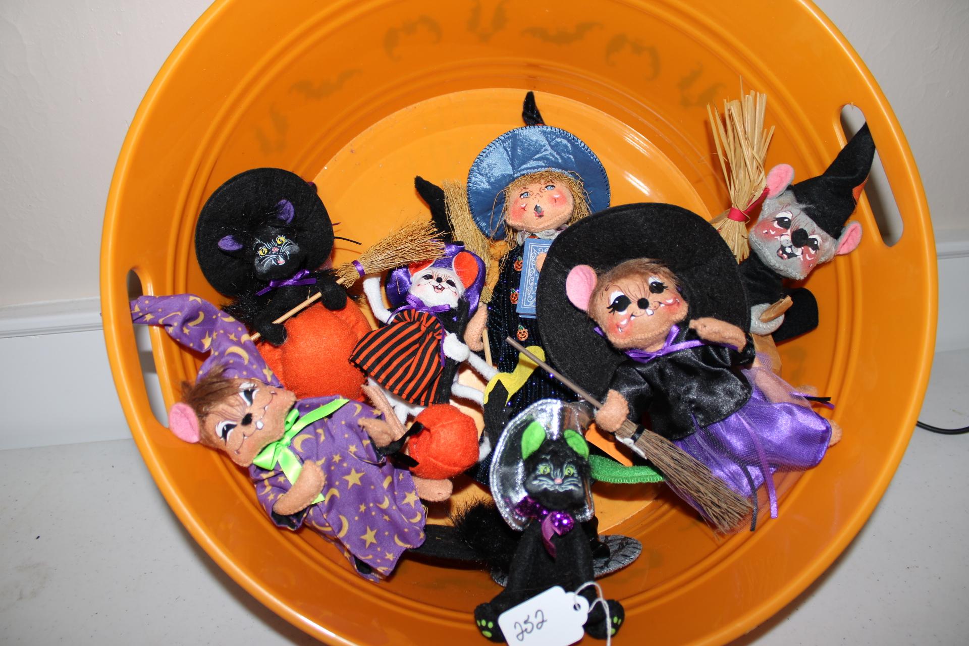 Lot of 8 Annalee Halloween Dolls with bucket