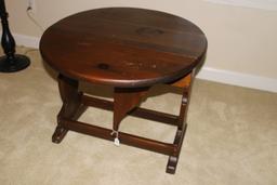 Ethan Allen Small Drop leaf table