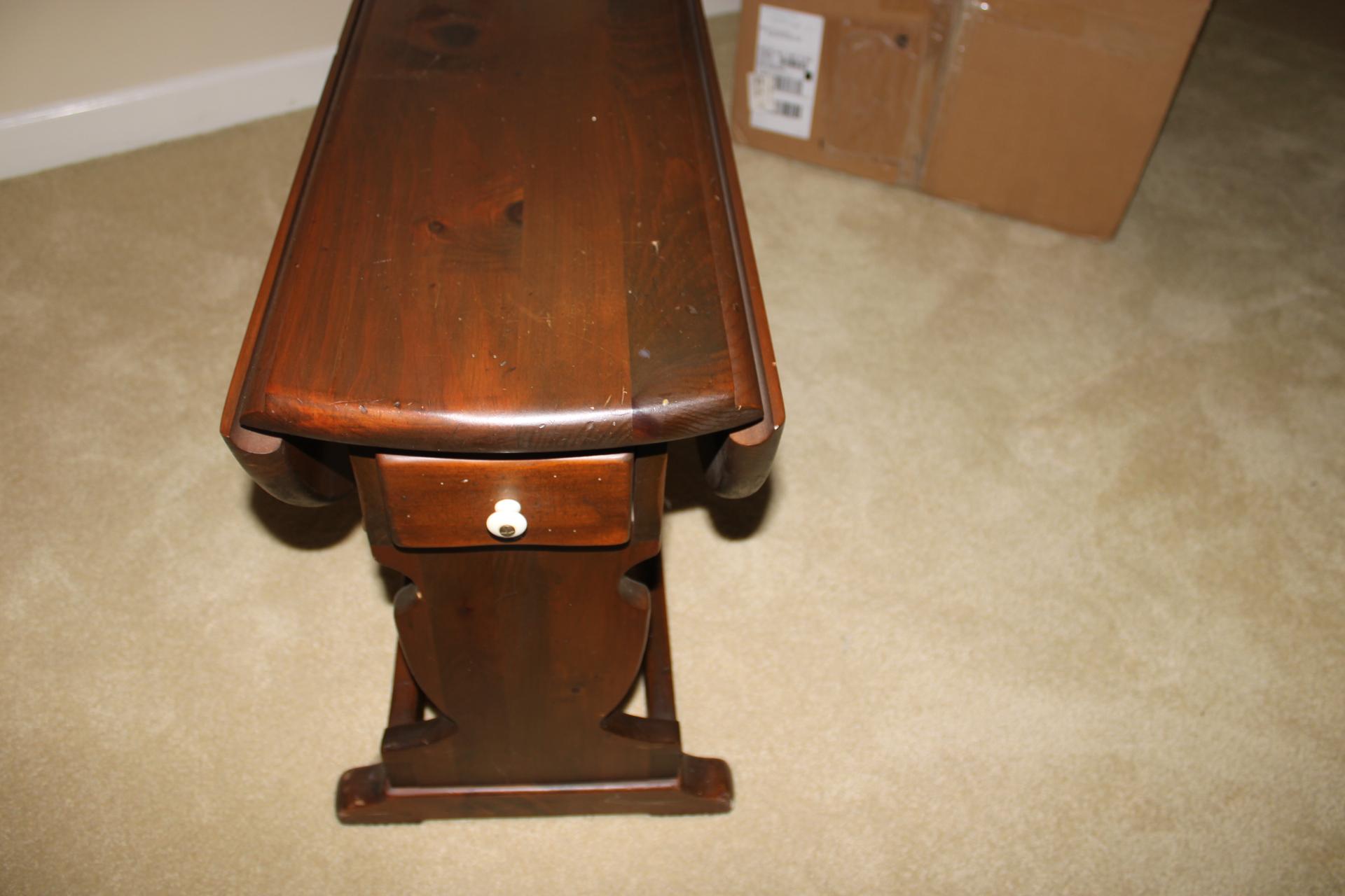 Ethan Allen Small Drop leaf table
