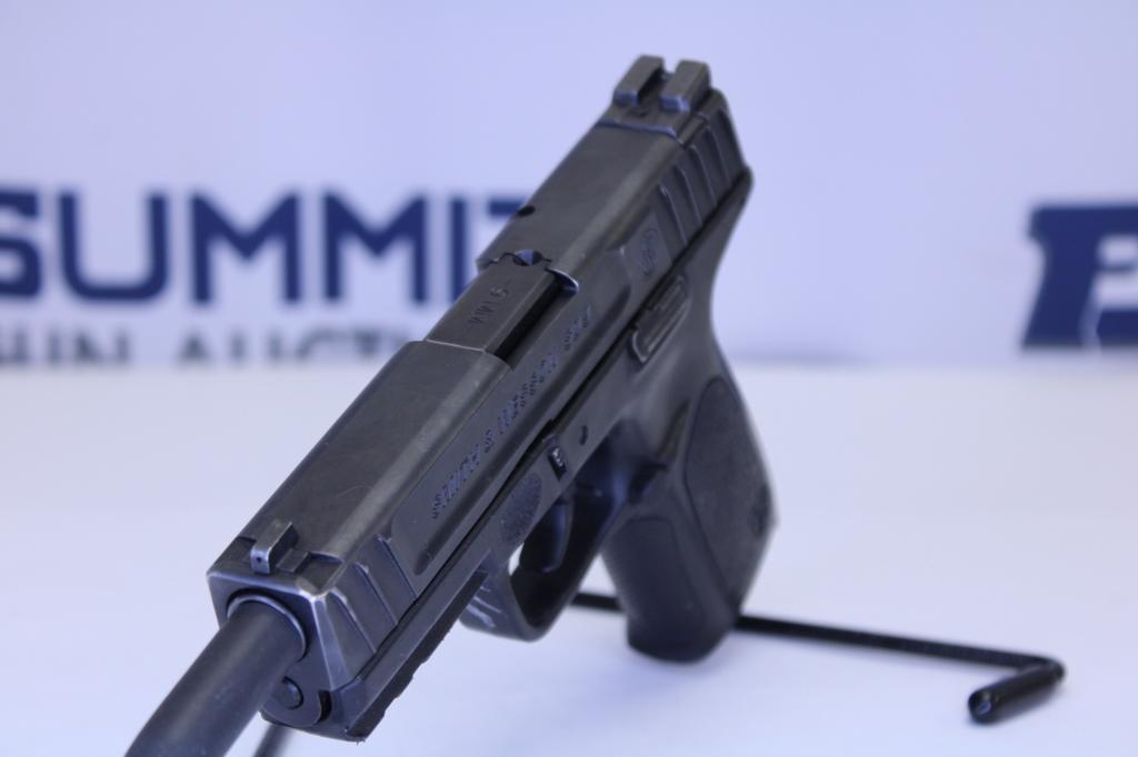 Smith & Wesson SD9 9mm