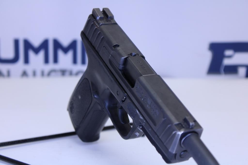 Smith & Wesson SD9 9mm