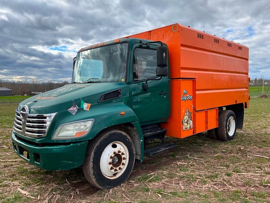 2009 HINO 238 CHIP TRUCK