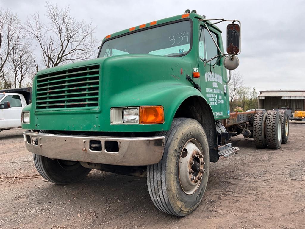 1995 INTERNATIONAL 4900 TANDEM AXLE CAB & CHASSIS